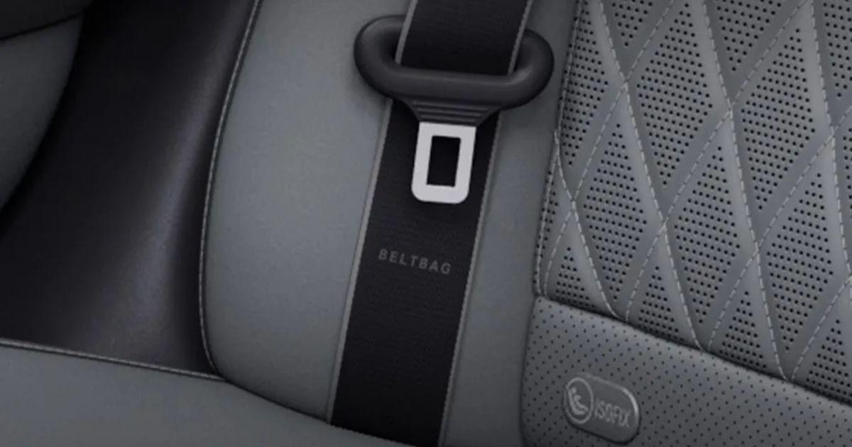 The W126 of the Mercedes-Benz S-Class was the first model to have seat belt pretensioners.