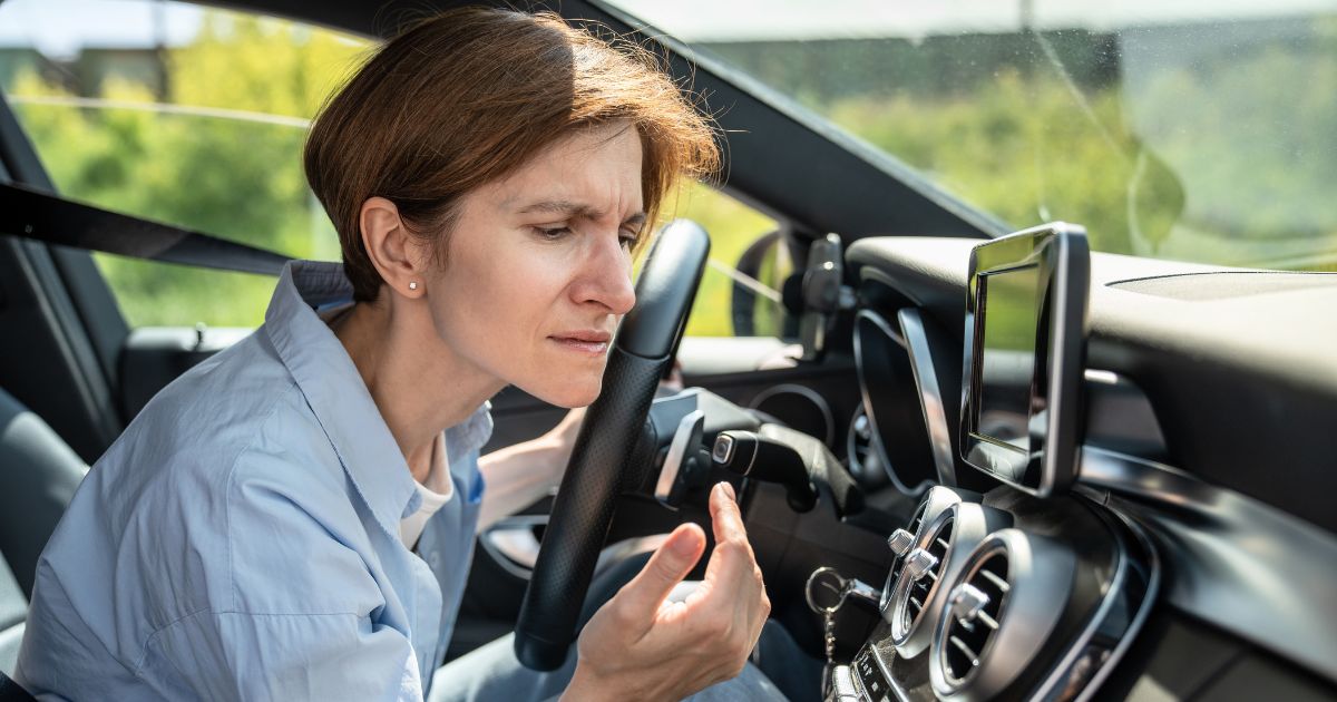 Musty or odd smells when you turn the AC on is one sign that your Mercedes-Benz AC needs servicing